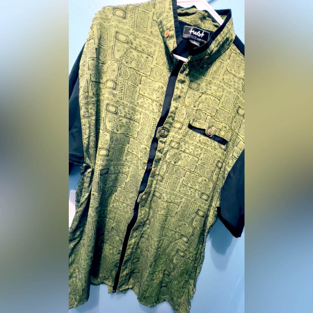 Men’s Size Large Trust Brand Shirt